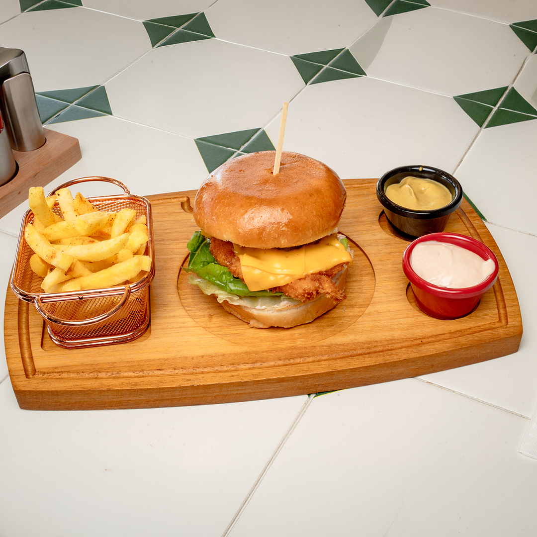 CHICKEN BURGER