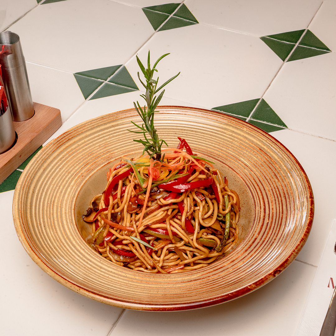 SEBZELİ NOODLE